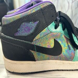 AIR JORDAN 1s, size 4Y (year 2012)